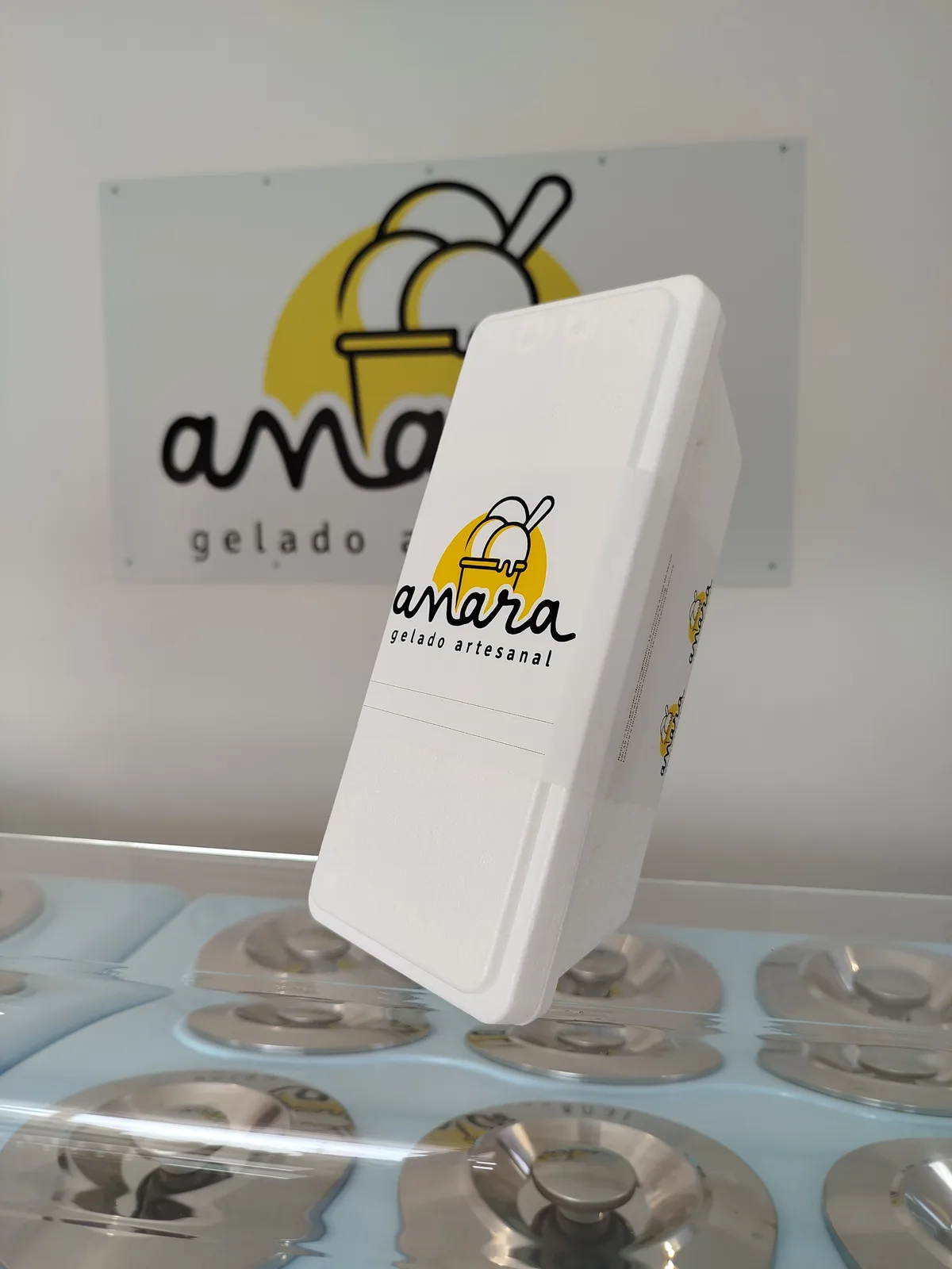 Recyclable artisanal gelato packaging by Anara